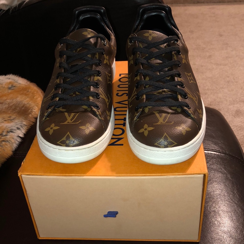 Louis Vuitton Monogram Front Row Trainer. Size 7